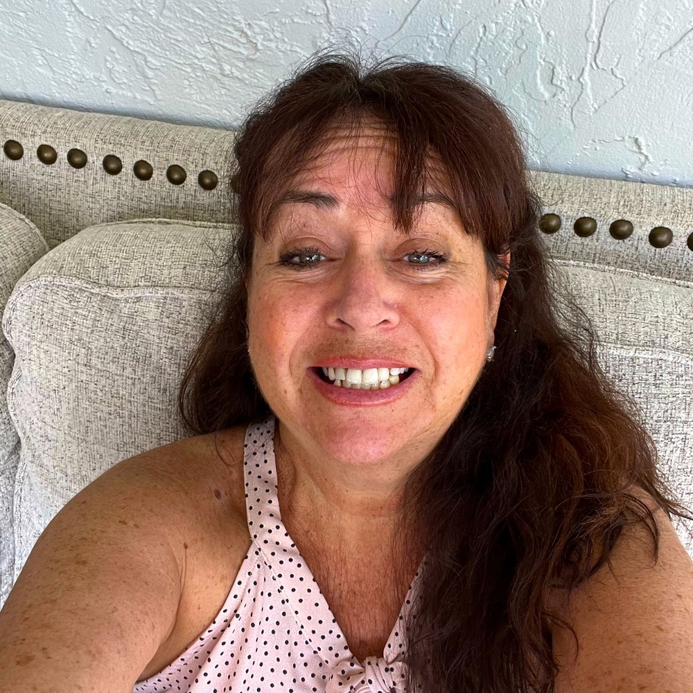 Meet your Posher, Elysa